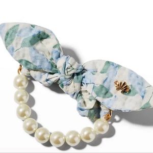 Lele Sadoughi AZURE FLORAL SCARF BOW
PEARL BRACELET